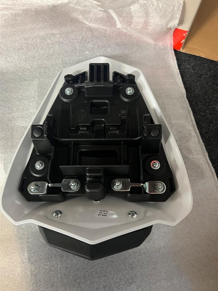 Yamaha R1 SoziusAbdeckung neu 14B-W0771-20