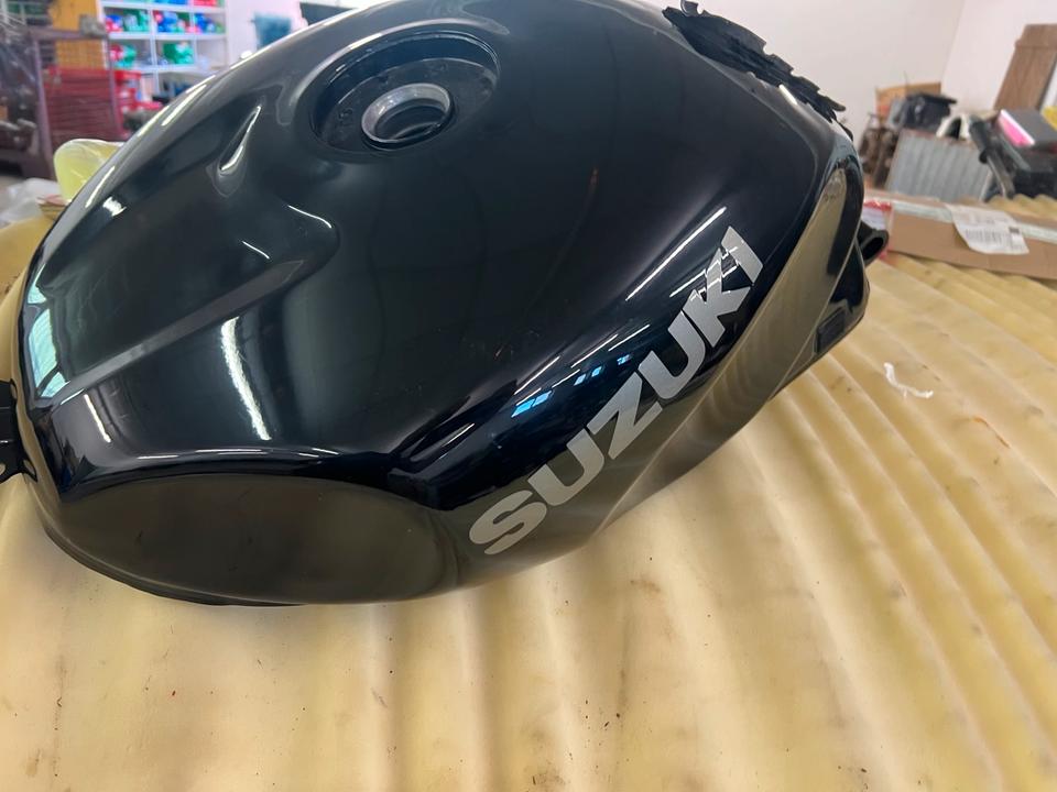 Suzuki TL 1000 S Tank 44100-02FOX-33J neuwertig 330€