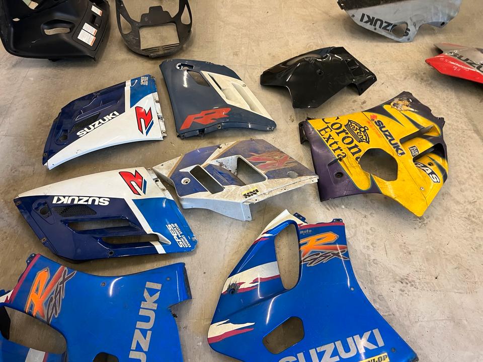 Suzuki GSXR 750 1100 Seitenteil Verkleidung je 30€