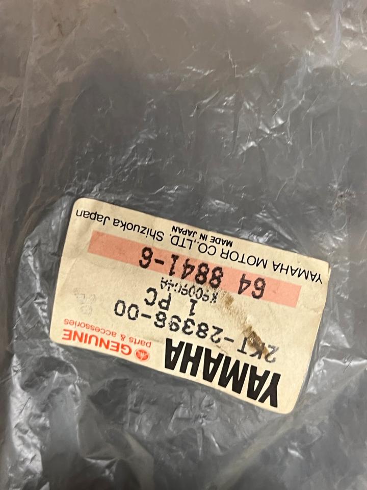 Yamaha FZ 750 innen Verkleidung neu 2KT-28396-00-00