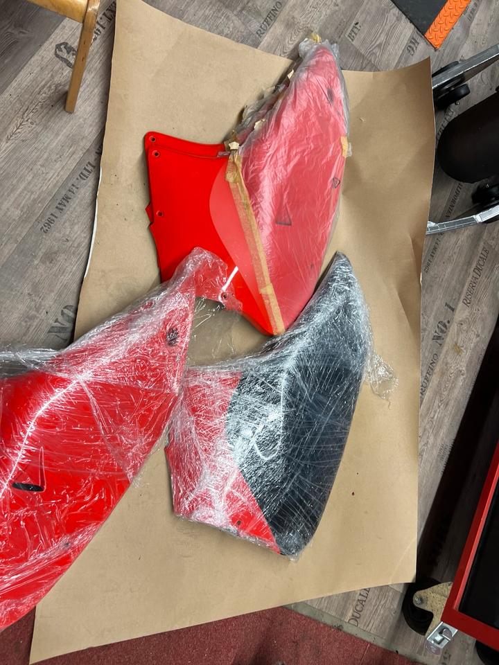 Aprilia RS 50 Verkleidung dis 103056 Seitenteil links neu