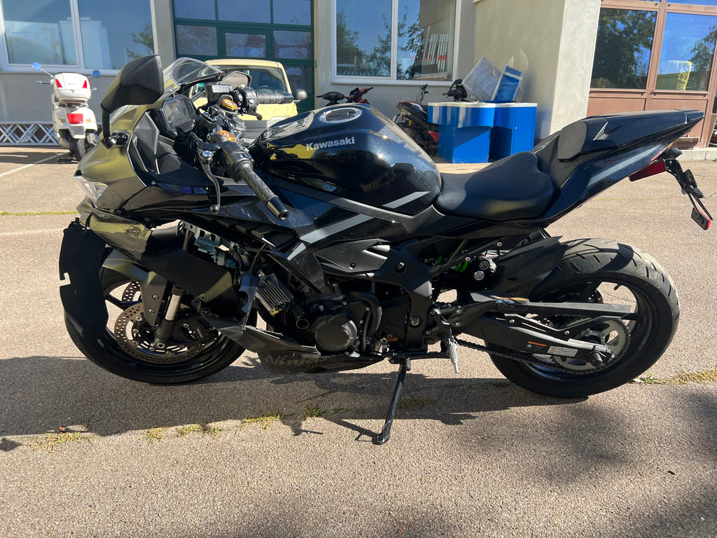 Kawasaki ZX4RR  von 2026 unfall 4500€