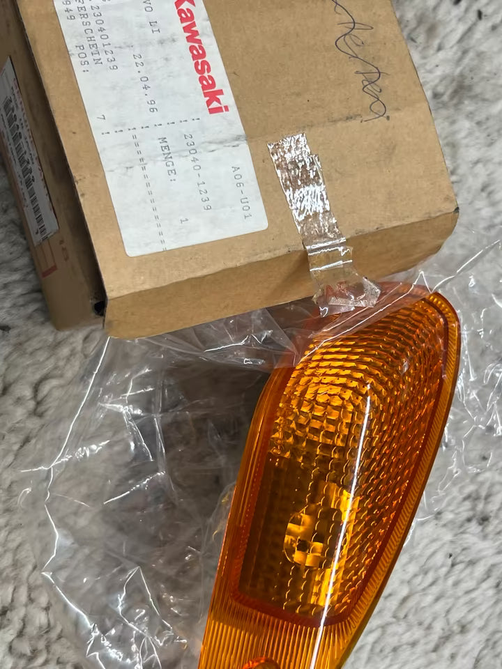Clignotant avant gauche Kawasaki ZZR 600 – neuf (23040-1239)