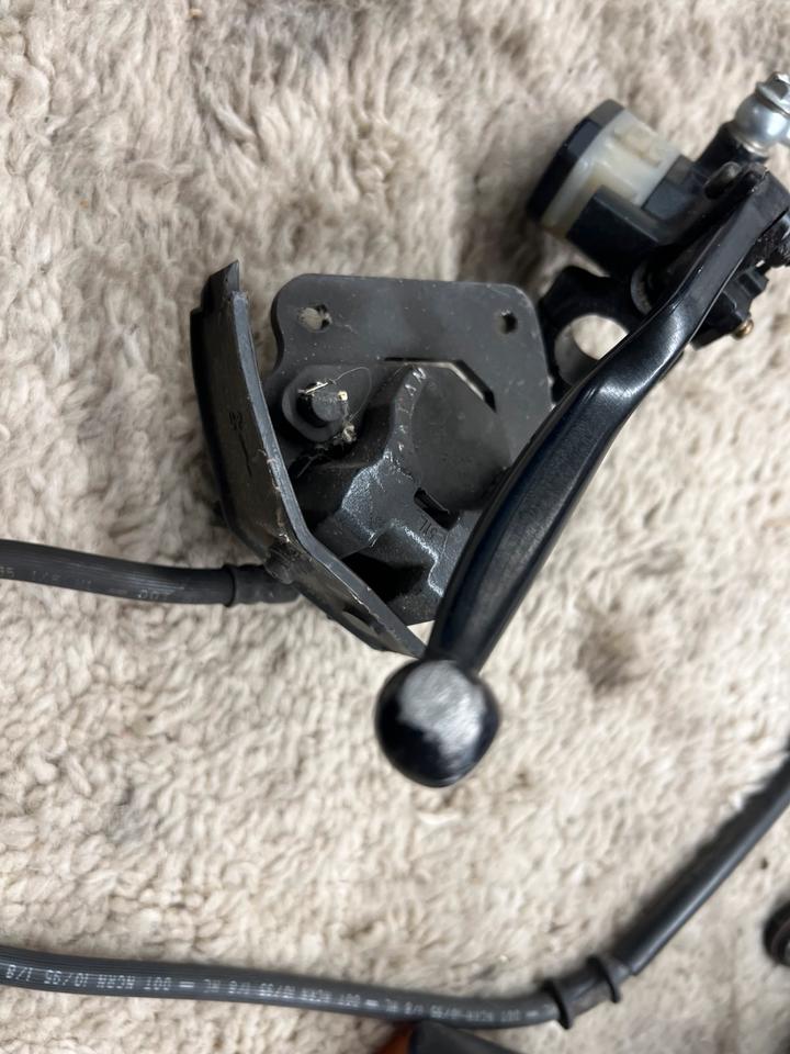 Suzuki GN 125 bremsanlage voren Bremssattel bremspume 59€