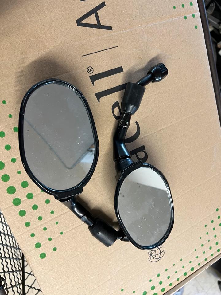 Triumph Speed Triple 1050 Spiegel links 20€