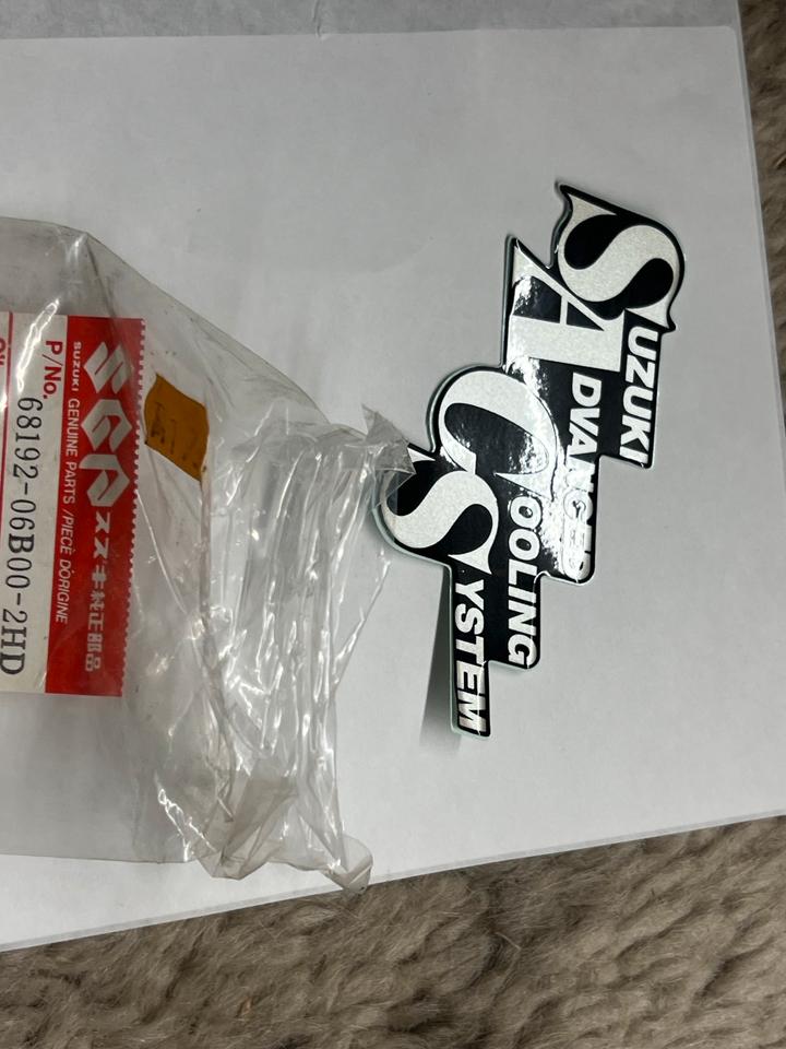 Suzuki GSXR 750 1100 Aufkleber 68192-06B00-2HD