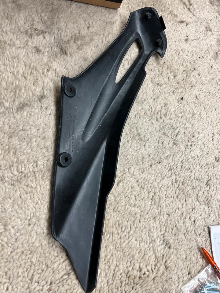 Suzuki XF 650 freewind Verkleidung Kettenschutz 20€