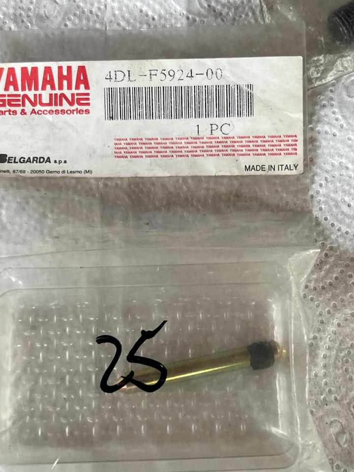 Yamaha TZR 125 Stift Bremsbeläge 4DL-F5924-00 neu