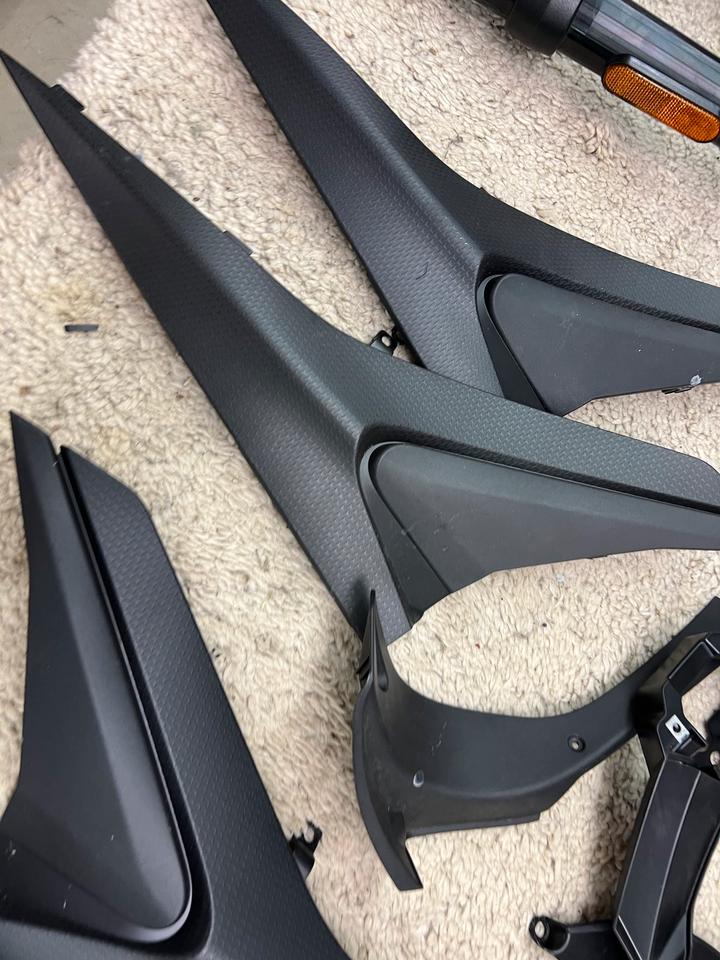 Aprilia RS 660 Verkleidung seitlich unten alles 70€