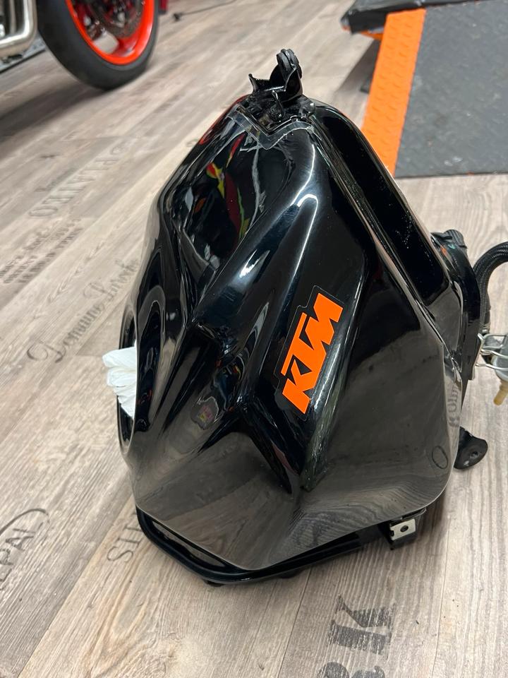 KTM Kraftstofftank RC 125 200 250 390 Tank,94507013000EB