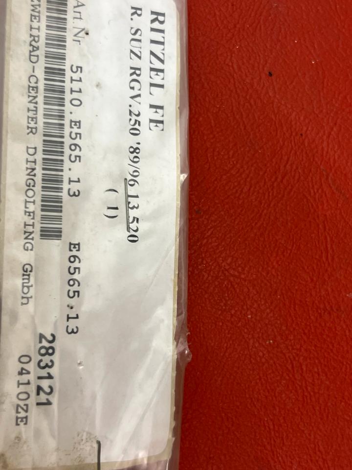 Suzuki RGV 250 Ritzel neu 15€