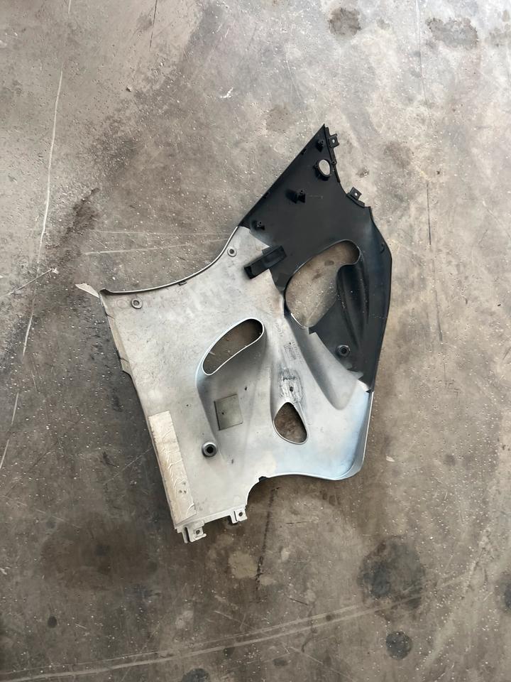 Suzuki srad 750 gsxr 750 Verkleidung rechts 94471-33E00 28€