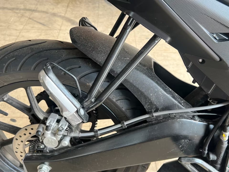 Aprilia Tuono 125 – with slide on the right side