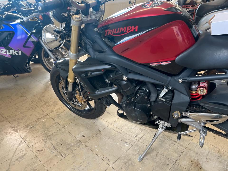 Triumph street Triple 675 2900€