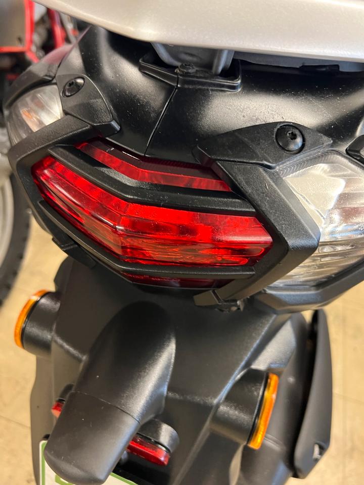 Peugeot Street Zone Speed Fight lampengitter 30€