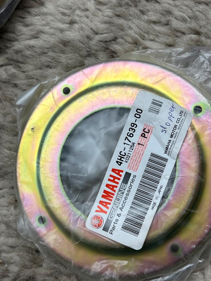 Yamaha YP 250 4НС- 17639-00 stopper neu
