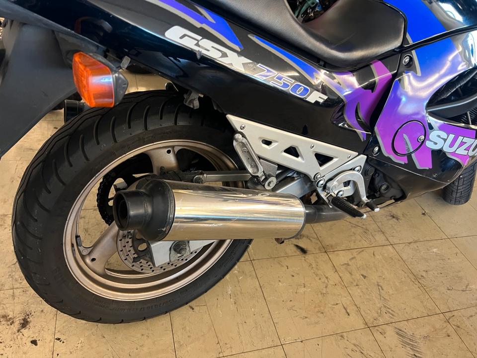 Suzuki gsxf 750 760€