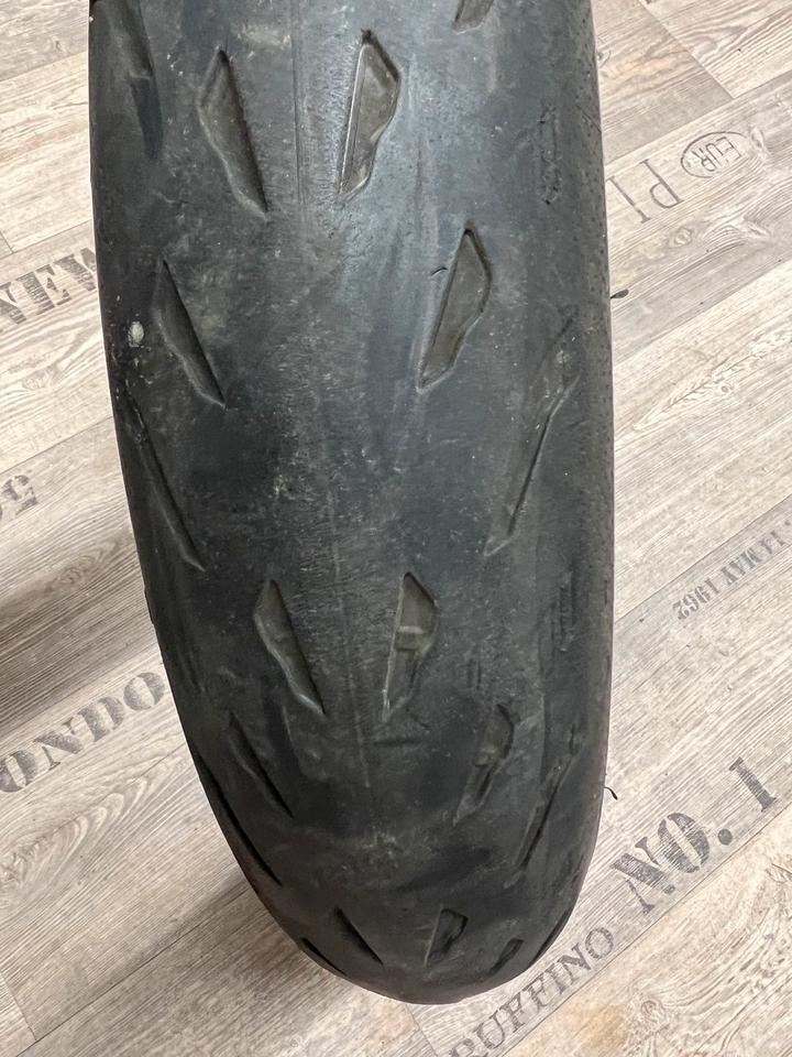 Reifen Michelin 120/70ZR 17 power 40€