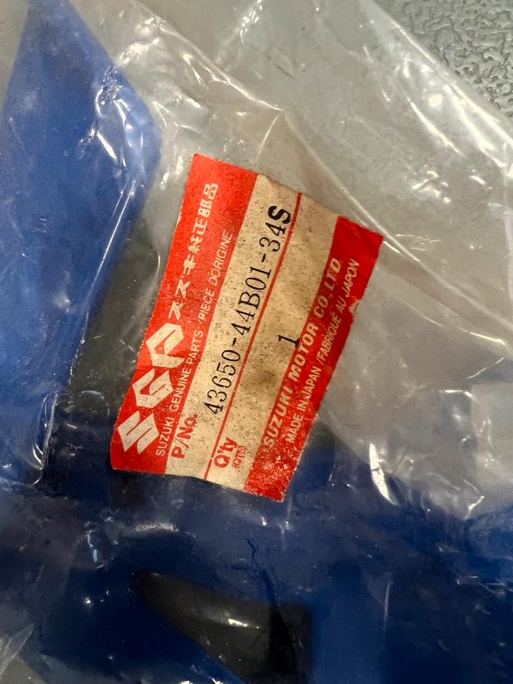 Suzuki DR 750 53650-44B01-34S DR 750 Fußrasten Halter neu 80€