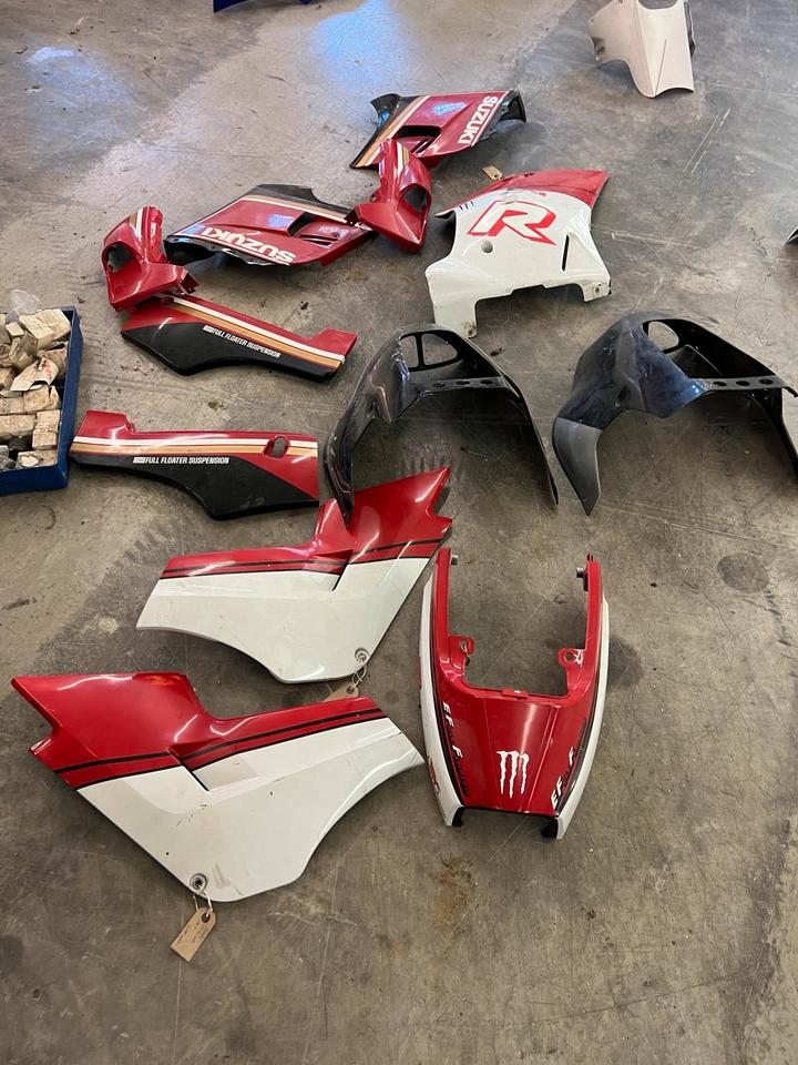 Suzuki GSXR 400 Verkleidung alles 60€