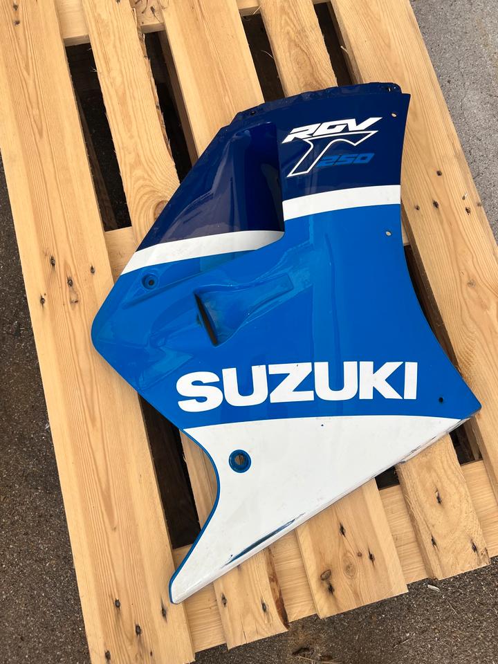 Suzuki RGV Verkleidung 94471-11C00 160€