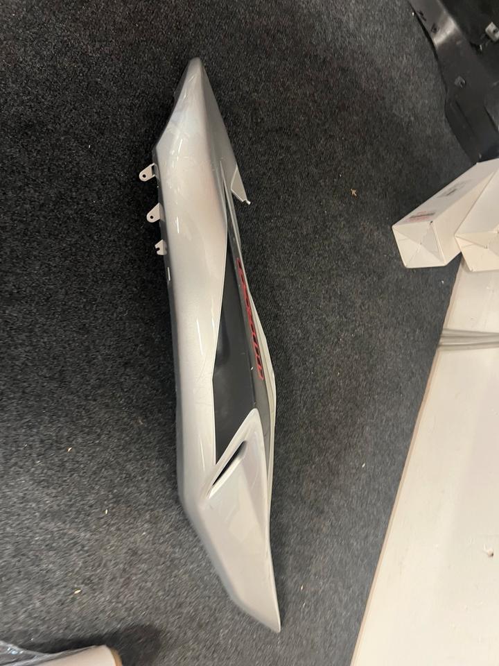 Suzuki gs 500 e heckverkleidung rechts 47111-01DA 30€