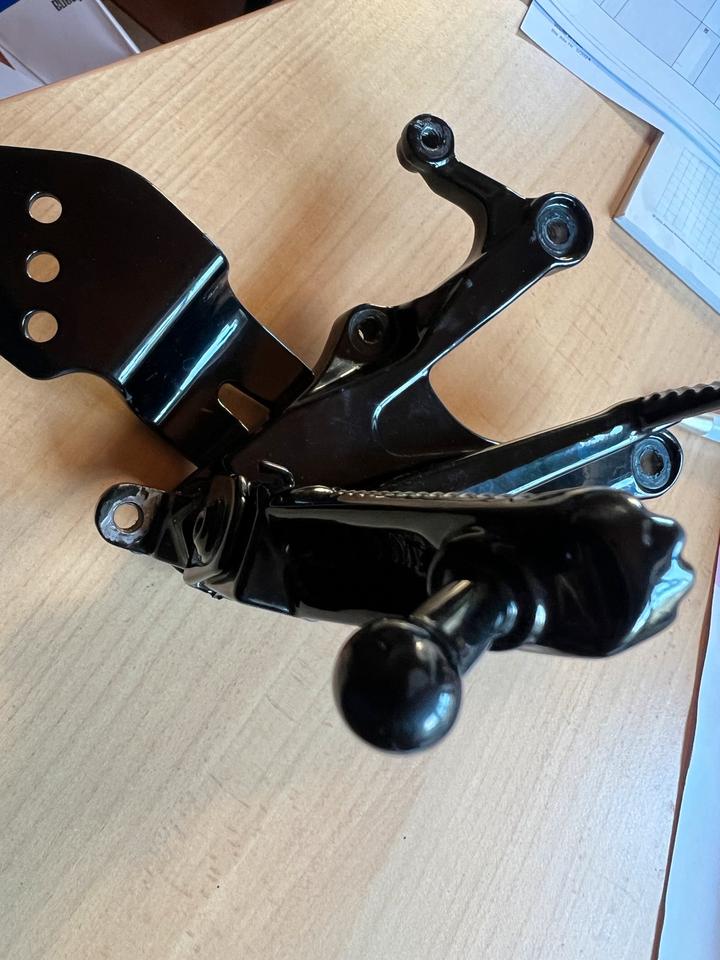 Fußrasten links mit Hebel Yamaha r6 typ rj03 65€