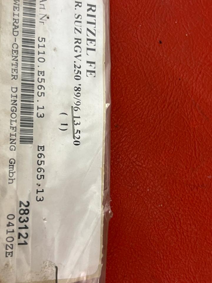 Suzuki RGV 250 Ritzel neu 15€