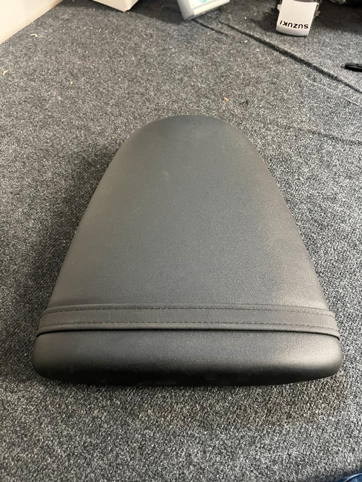 Suzuki gsxr 600 750 srad Sozius Sitz neu 45300-33E00