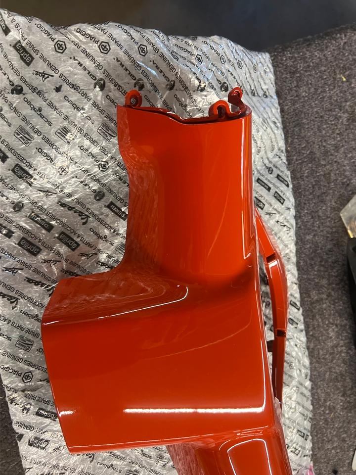 Vespa GTS 125 E5 Super- 1B0111Sport-Super Tech Tacho Verkleidung