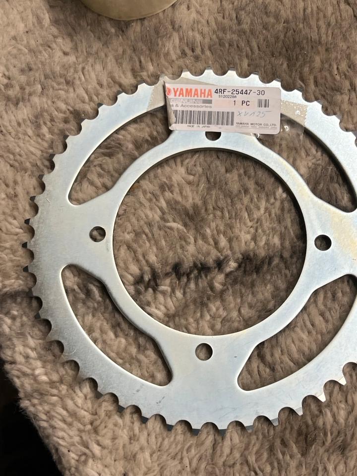 Yamaha XV 125 kettenrad neu 4RF-25447-30 Orginal 22€
