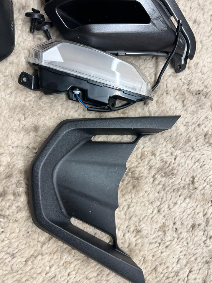 Piaggio MP3 530 Spiegel rechts Blinker Verkleidung alles 30€