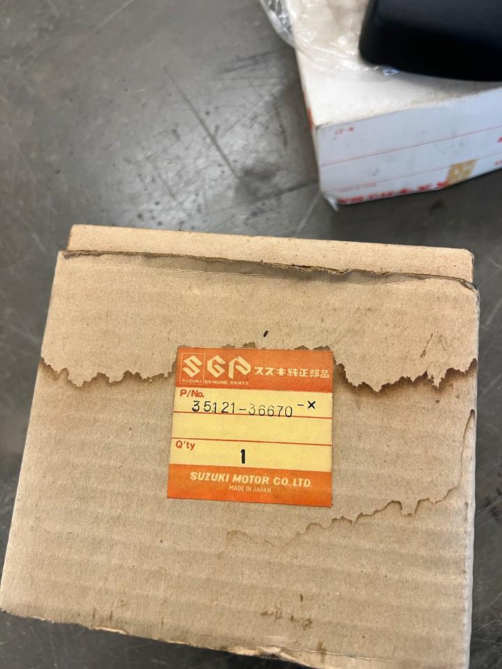 Suzuki GT 250 35121-36670 GT 250 Scheinwerfer neu 70€