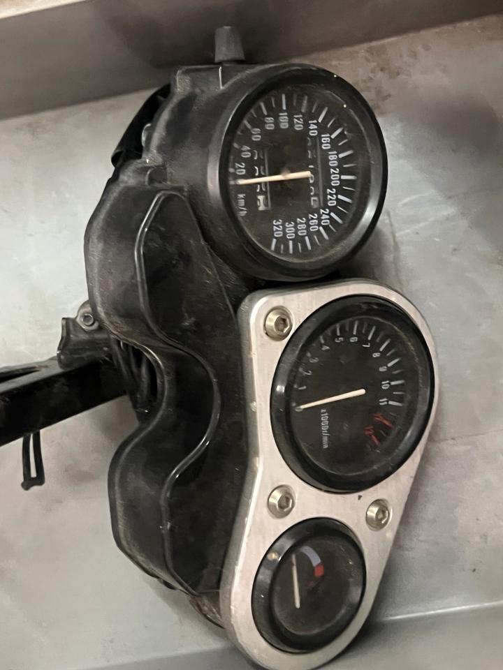 Suzuki gsxr 750 w 1100 w Tacho je 40€