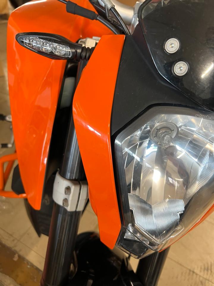Ktm Duke 125 Lampenverkleidung weis 30€ zusammen