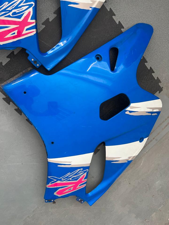 Suzuki gsxr 750 94471-17E0 Verkleidung rechts 80€