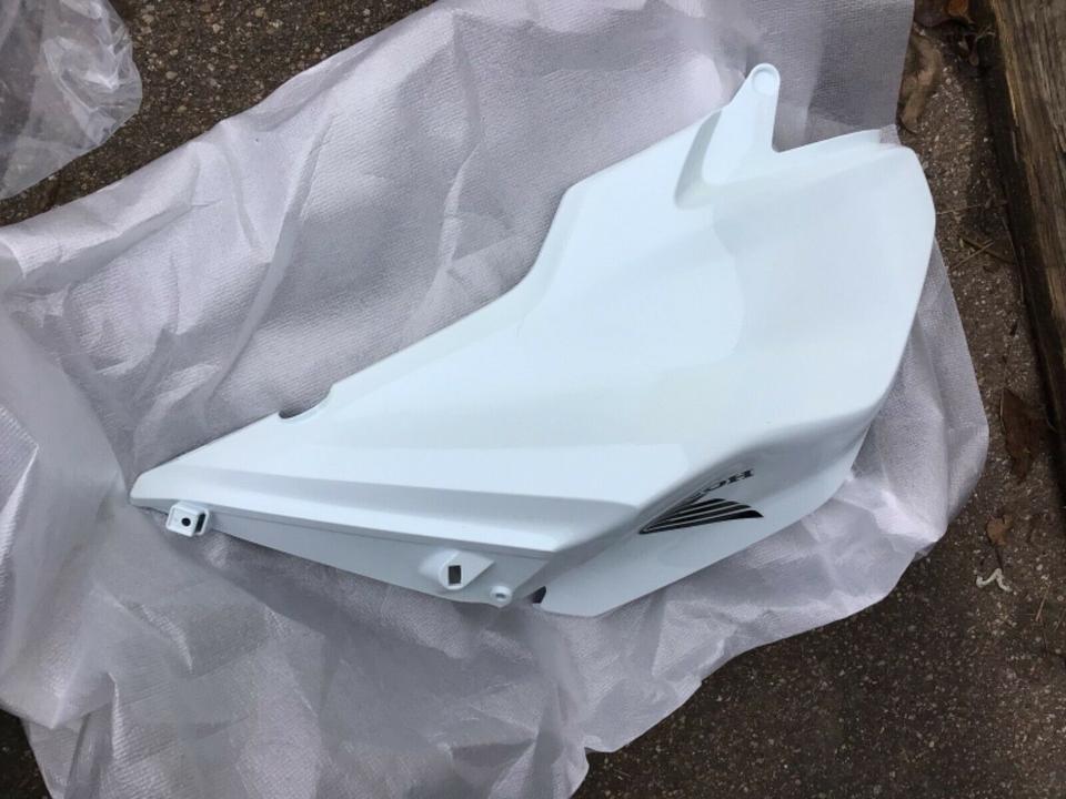 Seitenverkleidung rechts Honda cbf 125 2020 Modell 50€