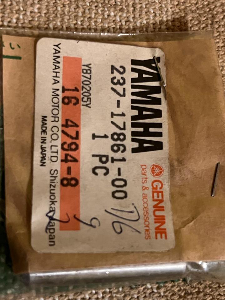 Yamaha 237-17861-001 Bolzen 8€