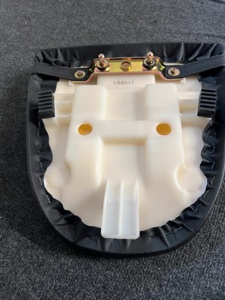 Suzuki gsxr 600 750 srad Sozius Sitz neu 45300-33E00