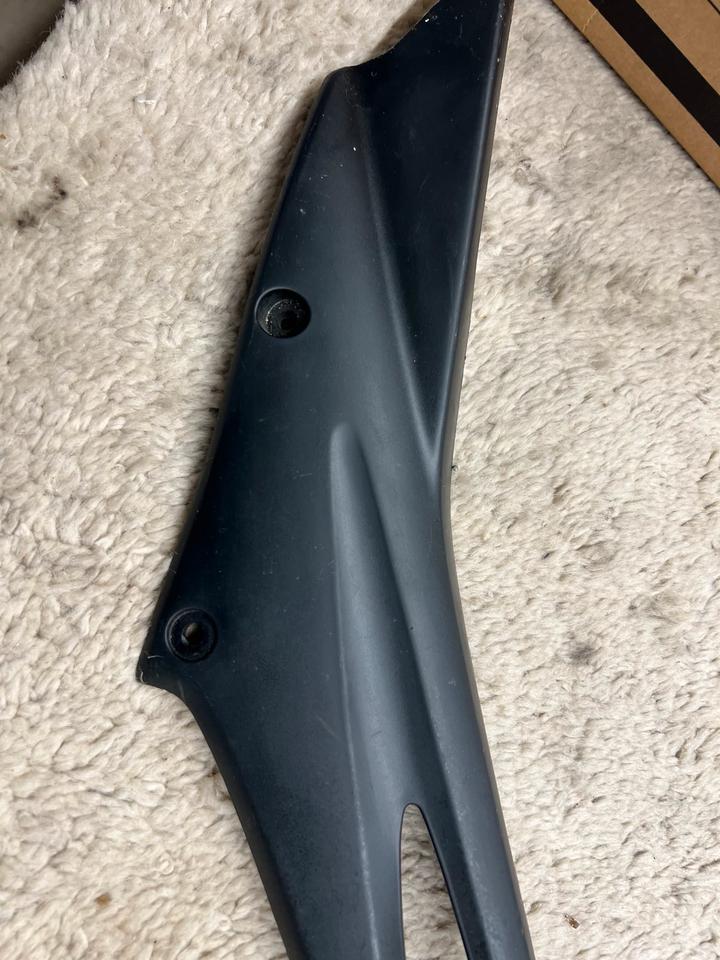 Suzuki XF 650 freewind Verkleidung Kettenschutz 20€