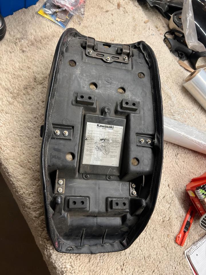 Kawasaki GPZ 1100 UT Sitzbank 20€