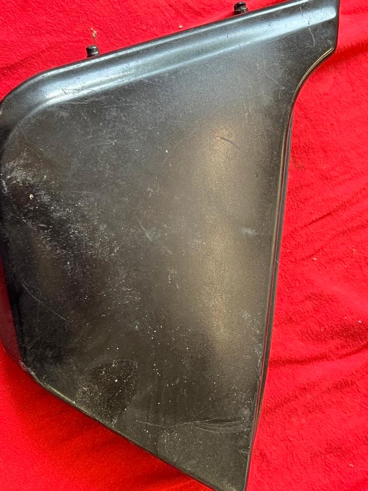 Suzuki GN 400 seitendeckel links 47211-37300 20€
