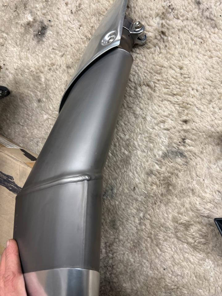 Suzuki GSXR 600 K8 Auspuff Kennzeichen Halter Orginal neu
