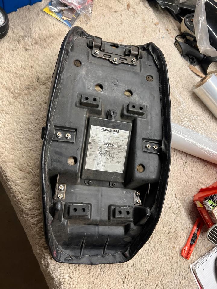 Kawasaki GPZ 1100 UT Sitzbank 20€