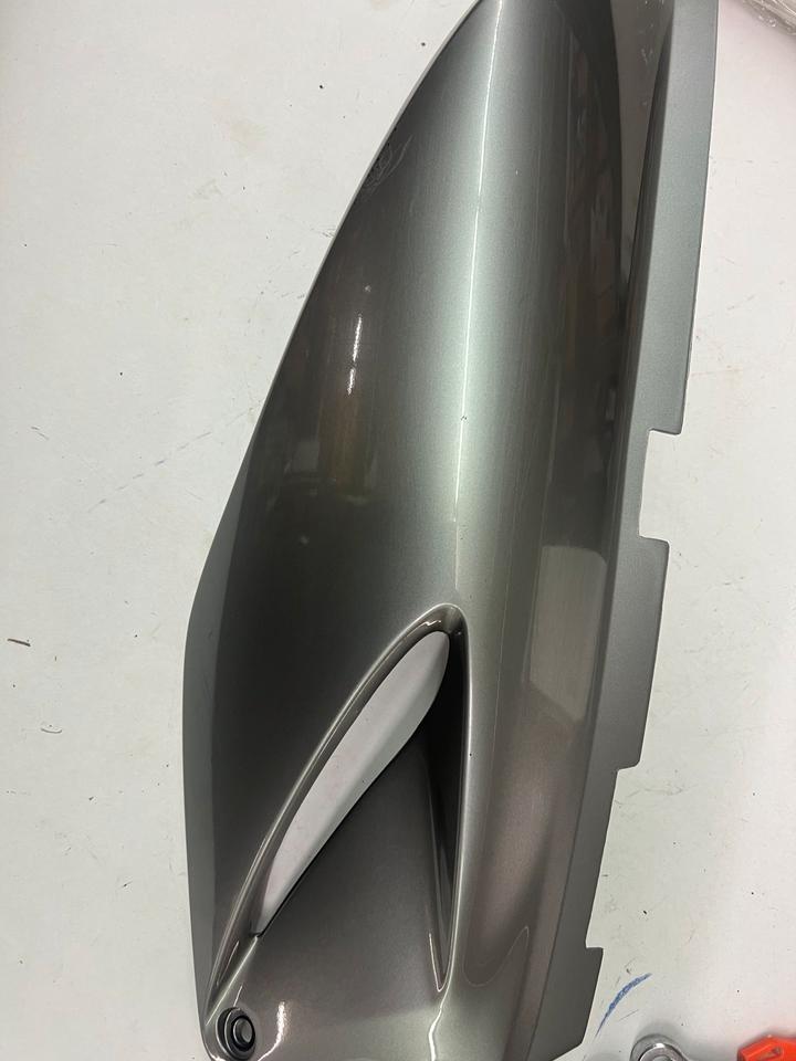 Honda Honda - 83500-KPC-640ZX varadero 125 Seite Deckel rechts 70