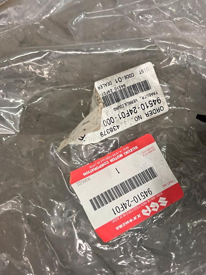 Suzuki GSXR 1300 hayabusa Verkleidungshalter 94510-24F01 160€