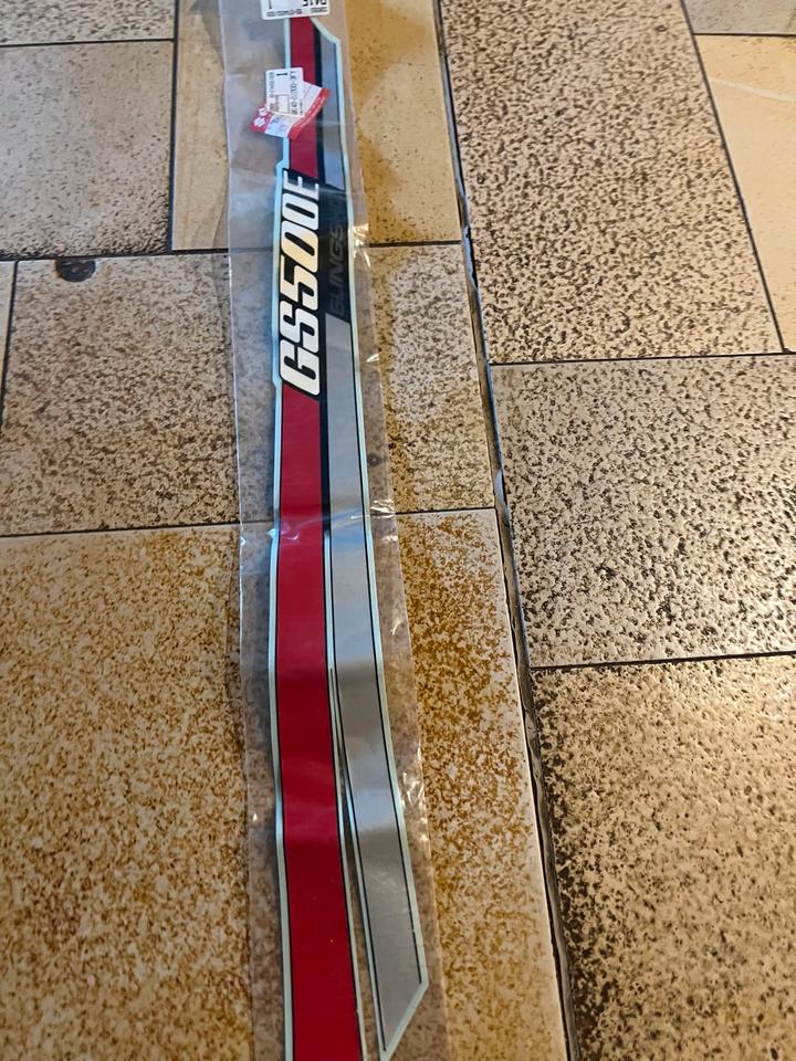 Suzuki GS 500 E Aufkleber Seitenverkleidung 68140-01D00-3FY