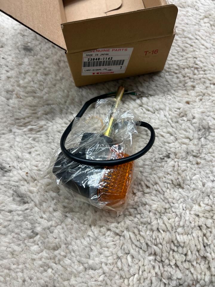 Kawasaki gpz 500 Blinker hinten original neu 23040-1142