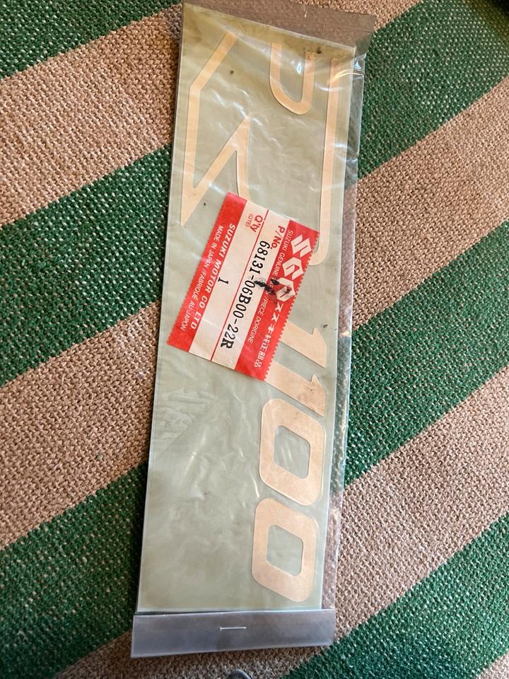 Suzuki GSXR 1100 Aufkleber dekor 68131-06B00-22R