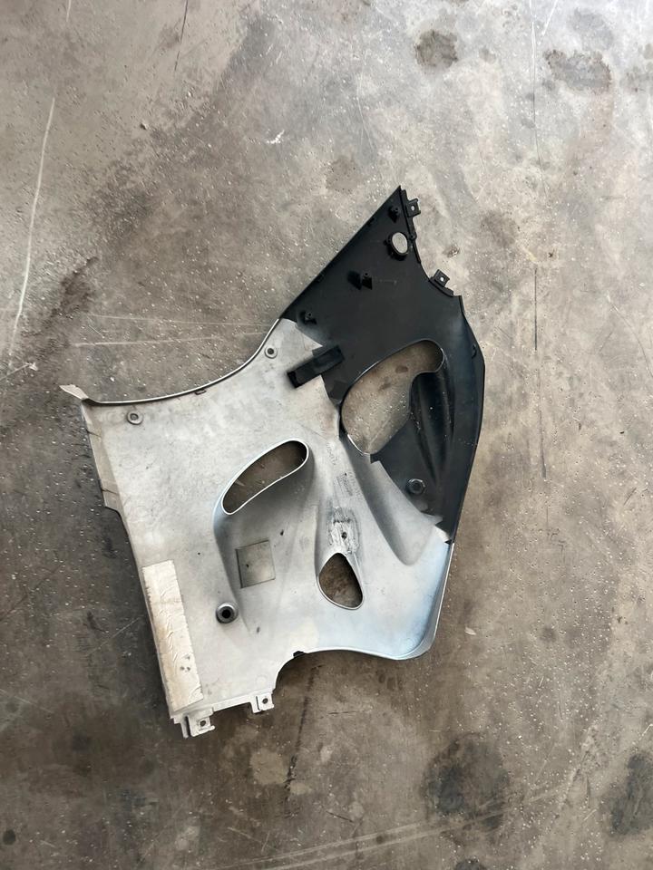 Suzuki srad 750 gsxr 750 Verkleidung rechts 94471-33E00 28€